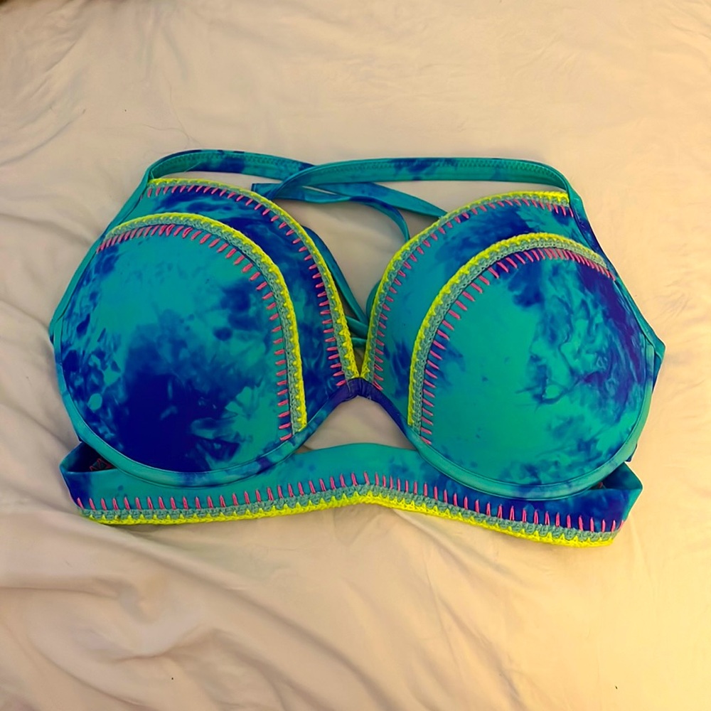 Shade & Shore Underwire Tiedye Bikini Top